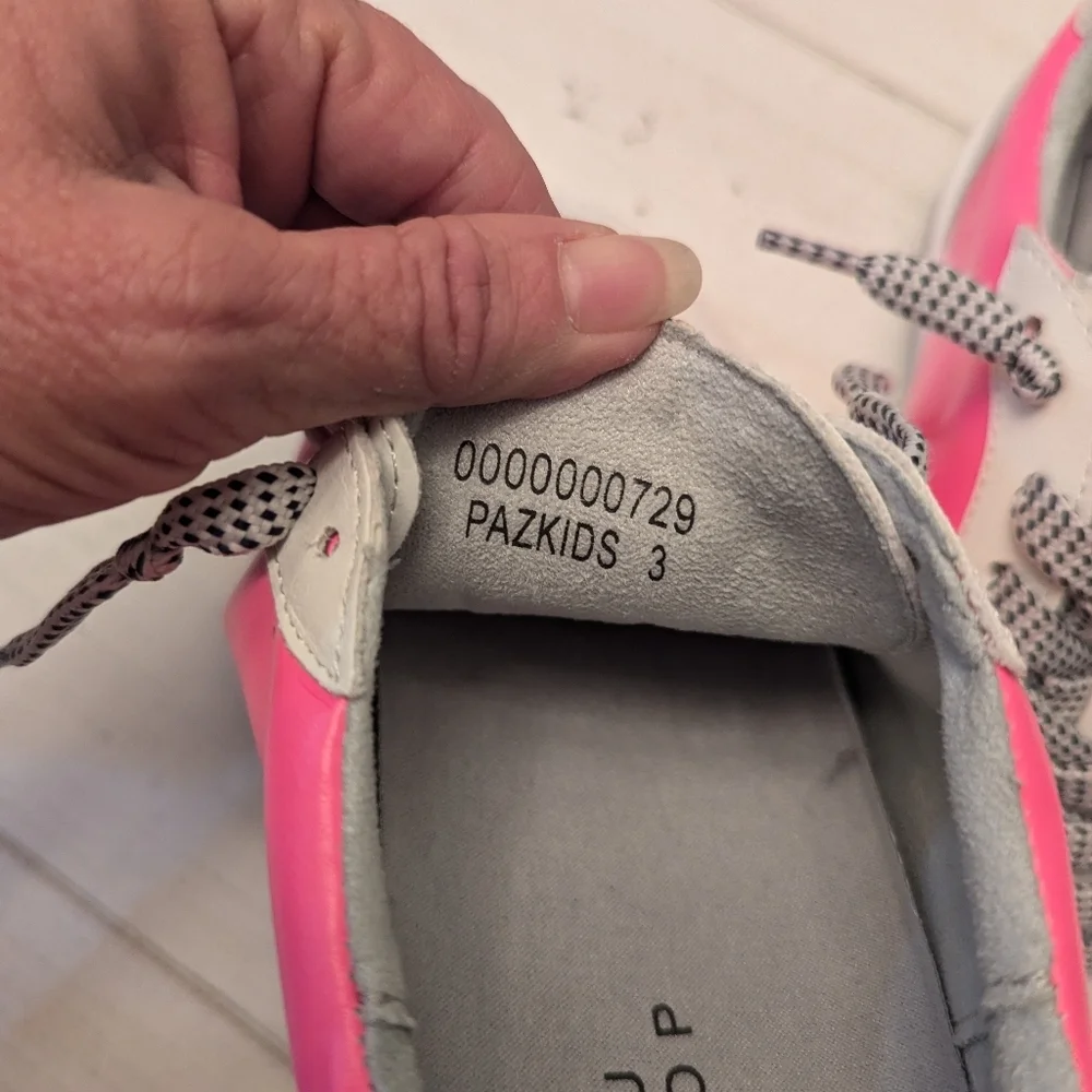 Shu shos Kids Pink and white Tennis shoes sz 3.5